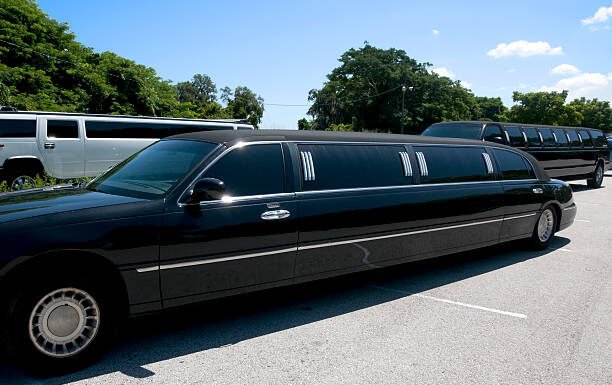 Making Use of Limo Services in Corporate Transportation Miami corporate transportation limo service